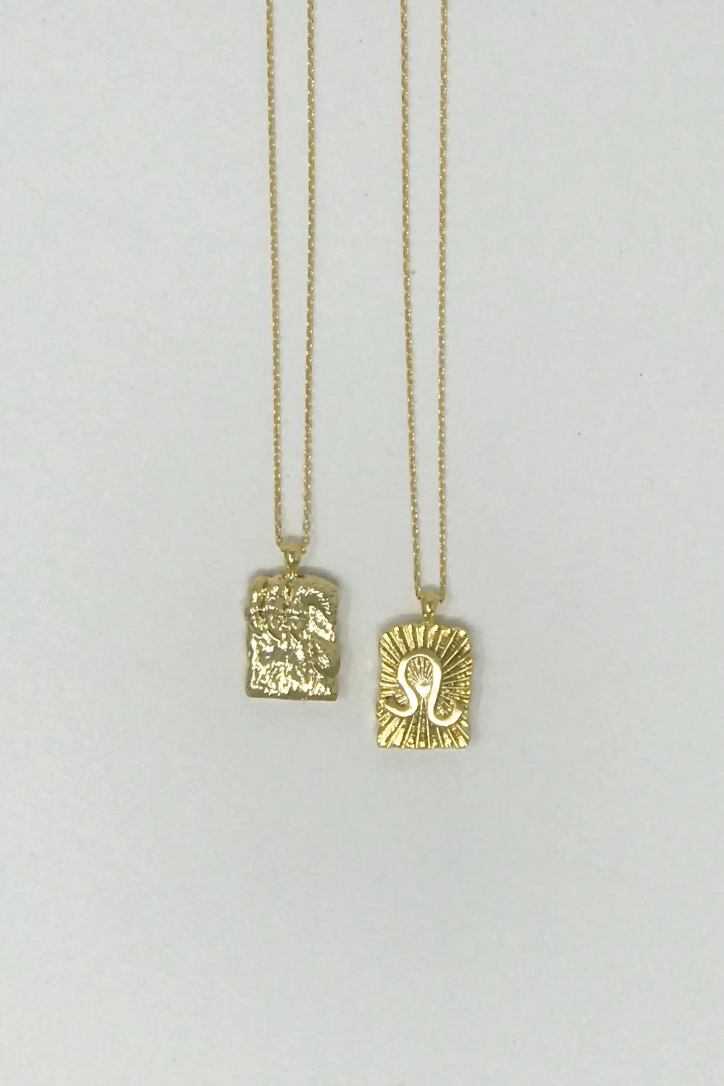 Reversible Zodiac Necklace – Double-Sided Gold Pendant 🌙