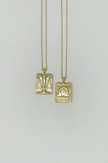 Reversible Zodiac Necklace – Double-Sided Gold Pendant 🌙