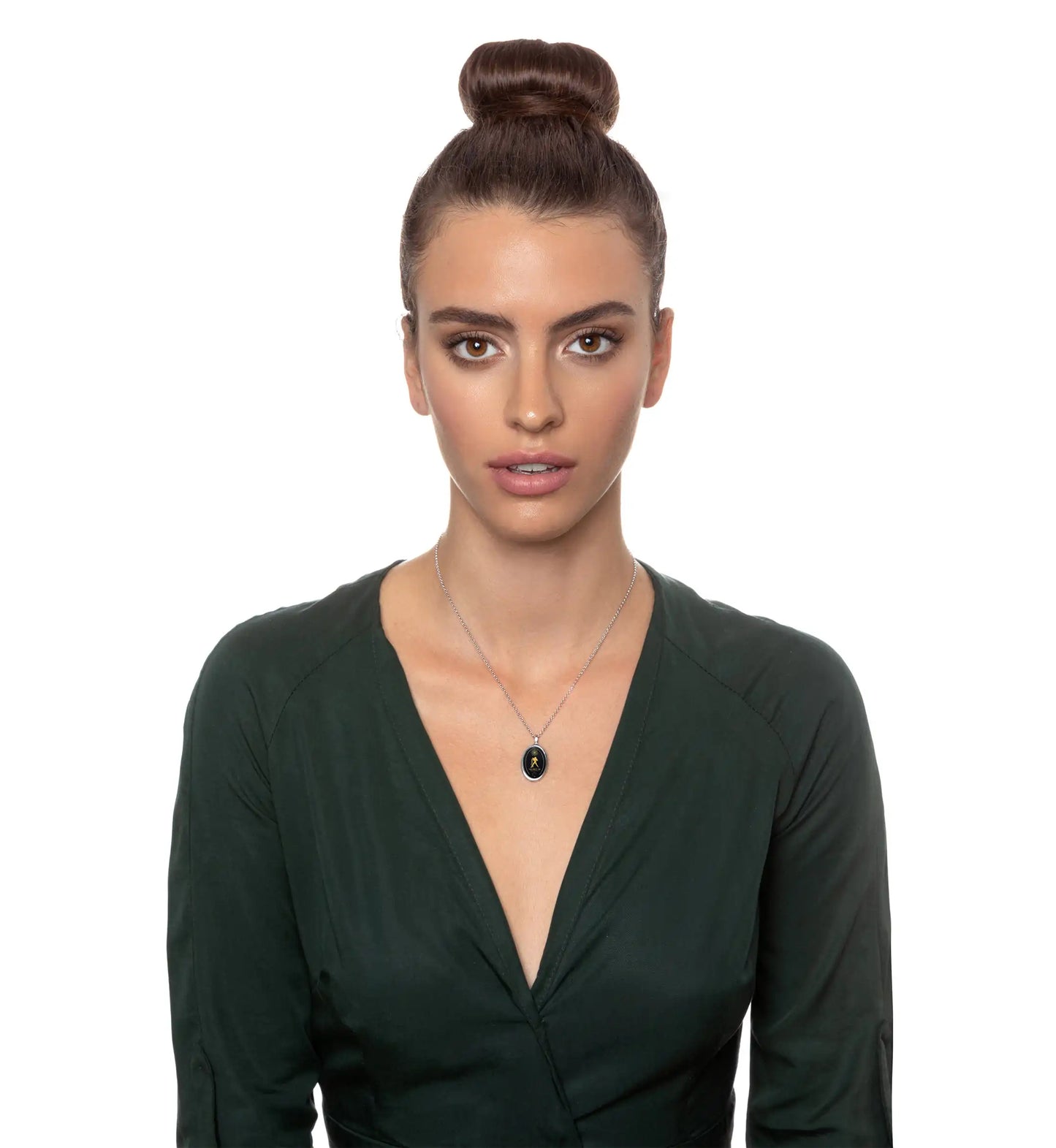 Aquarius Zodiac Necklace – 24K Gold on Onyx Pendant ✨