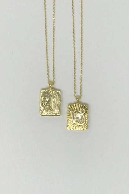 Reversible Zodiac Necklace – Double-Sided Gold Pendant 🌙