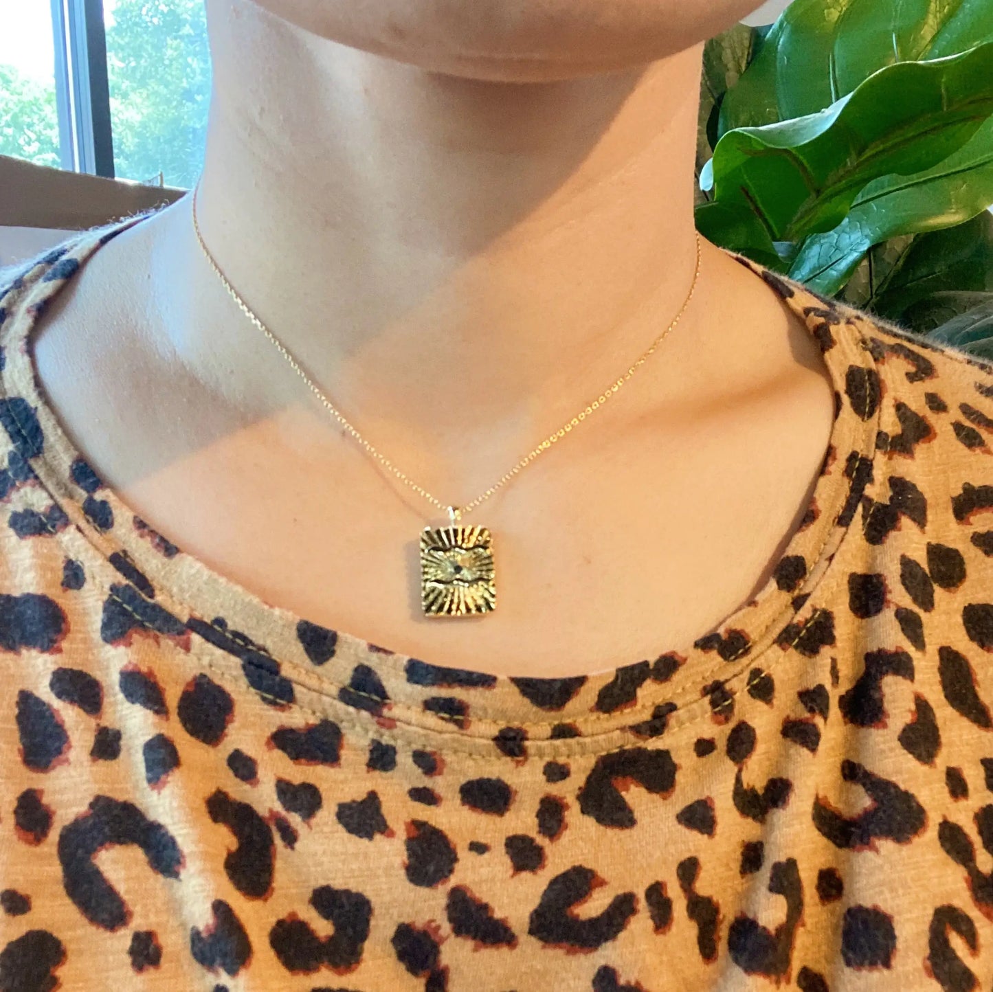 Reversible Zodiac Necklace – Double-Sided Gold Pendant 🌙